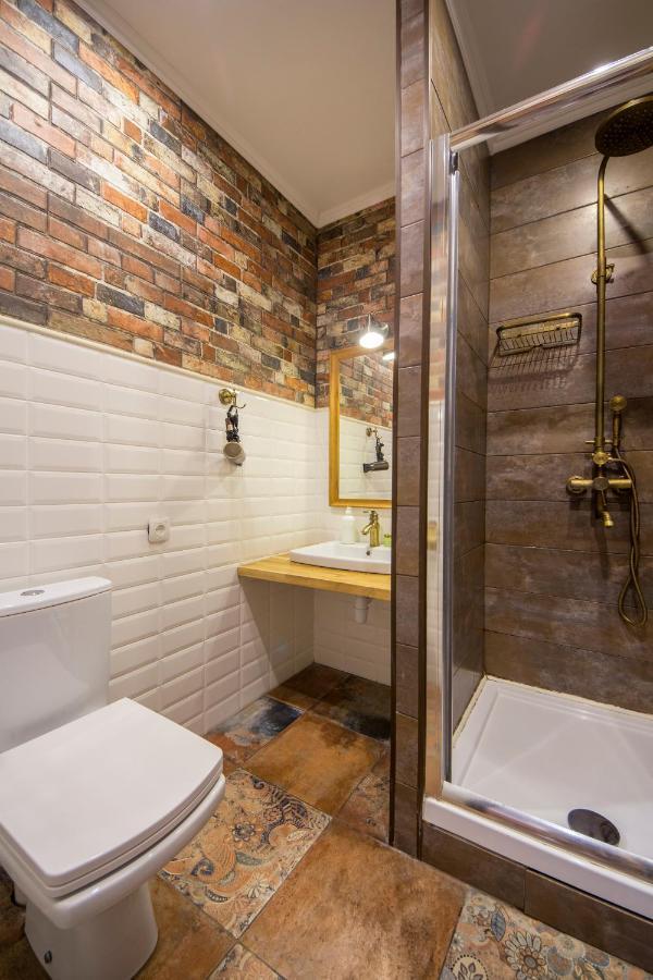 Self Check-In Apartments Near Landscape Alley Kiev Exterior foto