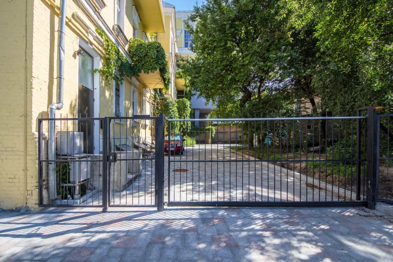 Self Check-In Apartments Near Landscape Alley Kiev Exterior foto